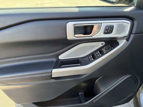 Certified 2022 Ford Explorer Limited w/ Limited Technology Package image 18