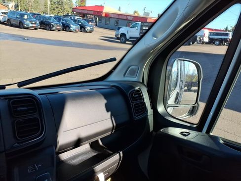 Used 2025 RAM ProMaster 2500 w/ Convenience Group image 18