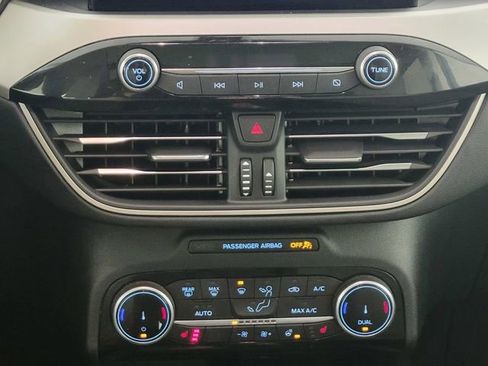 Certified 2022 Ford Escape SE w/ SE Sport Appearance Package FWD image 23