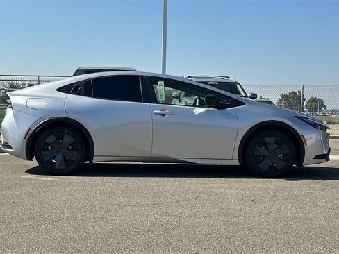 New 2026 Toyota Prius SE image 3