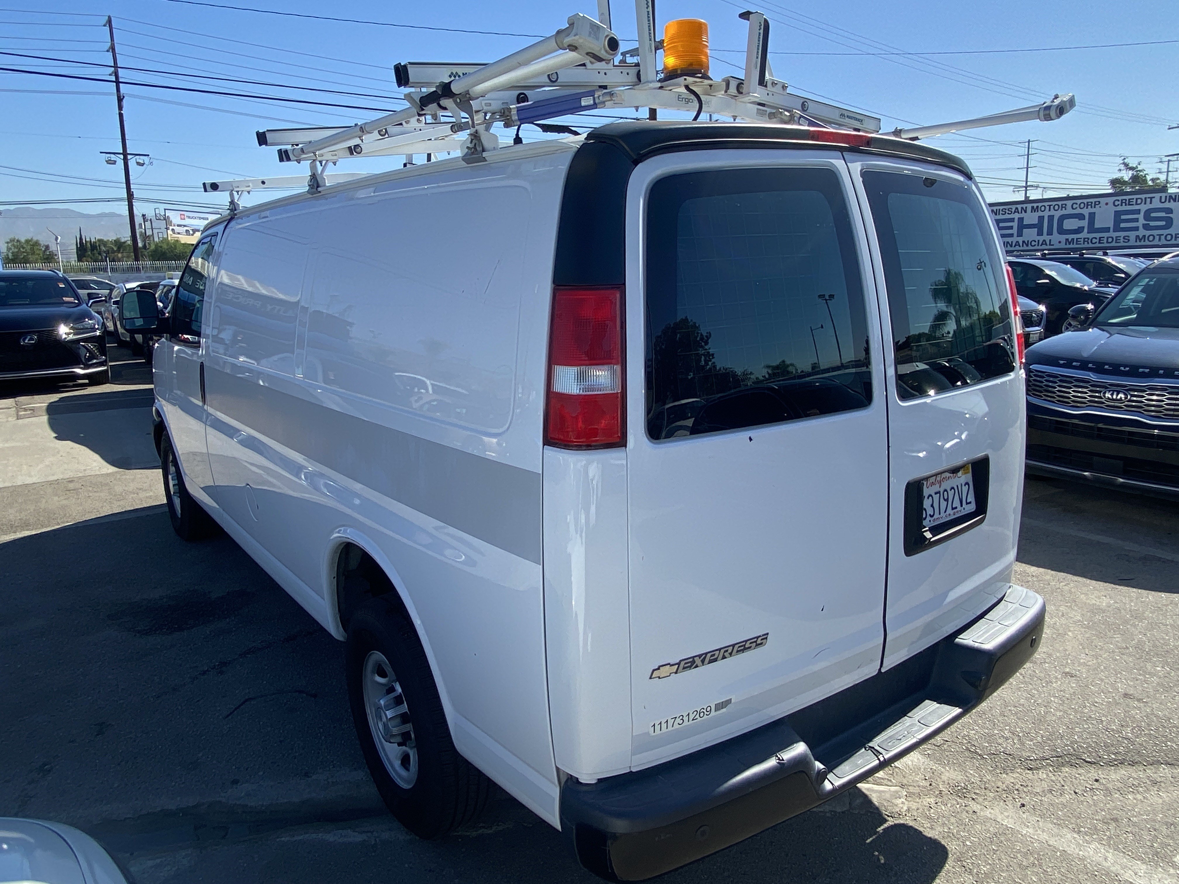 Used 2017 Chevrolet Express 2500 RWD image 12