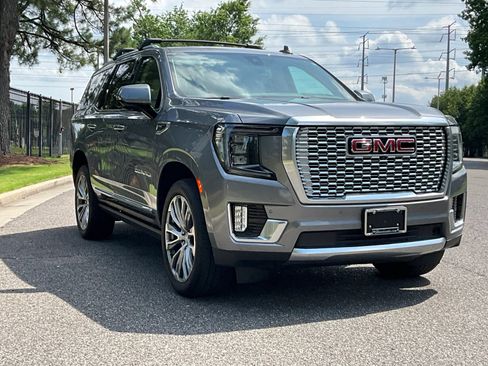 Used 2021 GMC Yukon Denali w/ Denali Premium Package AWD/4WD image 3