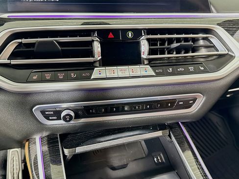 Used 2021 BMW X7 M50i w/ Executive Package image 20