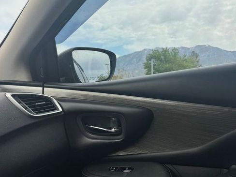 Used 2018 Nissan Murano SV FWD image 11