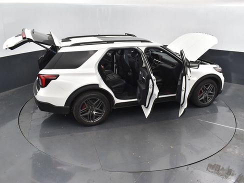 Certified 2025 Ford Explorer ST image 45