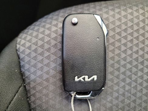 Used 2025 Kia Soul LX w/ LX Technology Package image 32