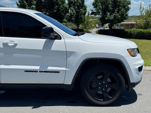 Used 2018 Jeep Grand Cherokee Laredo AWD/4WD image 37