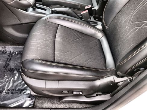 Used 2019 Chevrolet Trax LT w/ LT Convenience Package image 12