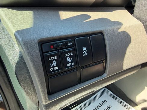 Used 2017 Honda Odyssey SE image 26