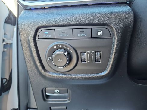 Used 2023 Jeep Grand Cherokee Overland w/ Luxury Tech Group IV image 31