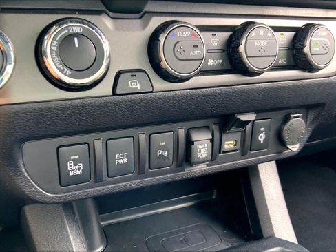 Used 2023 Toyota Tacoma TRD Sport w/ Technology Package AWD/4WD image 34
