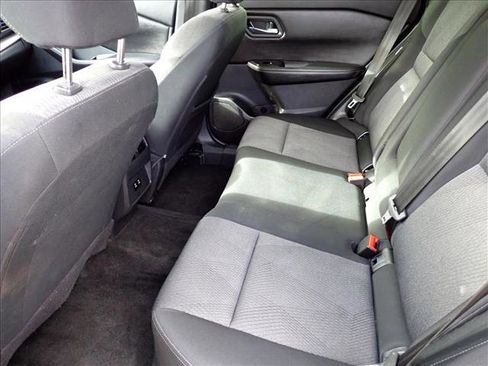 Used 2024 Nissan Rogue SV image 9