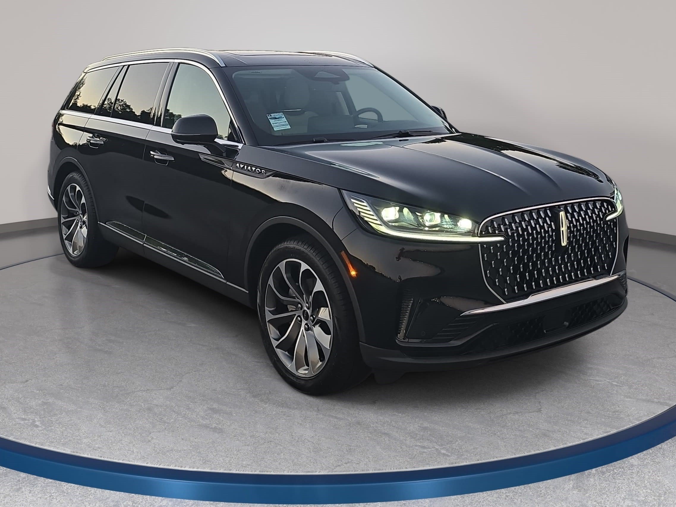 Used 2026 Lincoln Aviator Reserve w/ Luxury Package RWD image 3
