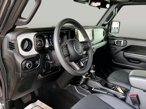 Used 2025 Jeep Wrangler Unlimited Sport AWD/4WD image 17