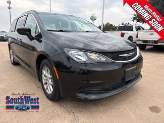 Used 2021 Chrysler Voyager Lxi FWD video 1