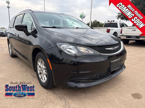 Used 2021 Chrysler Voyager Lxi FWD image 1