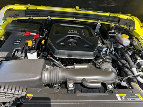 Used 2022 Jeep Wrangler Unlimited Sahara w/ Cold Weather Group AWD/4WD image 11