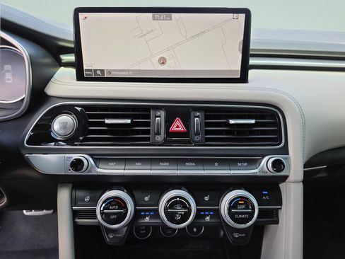 Used 2022 Genesis G70 3.3T RWD image 24