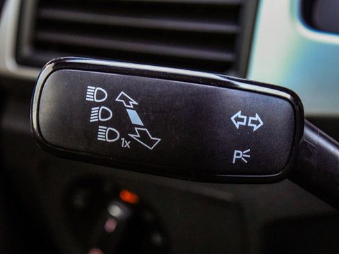 Used 2021 Volkswagen Atlas Cross Sport SE image 26