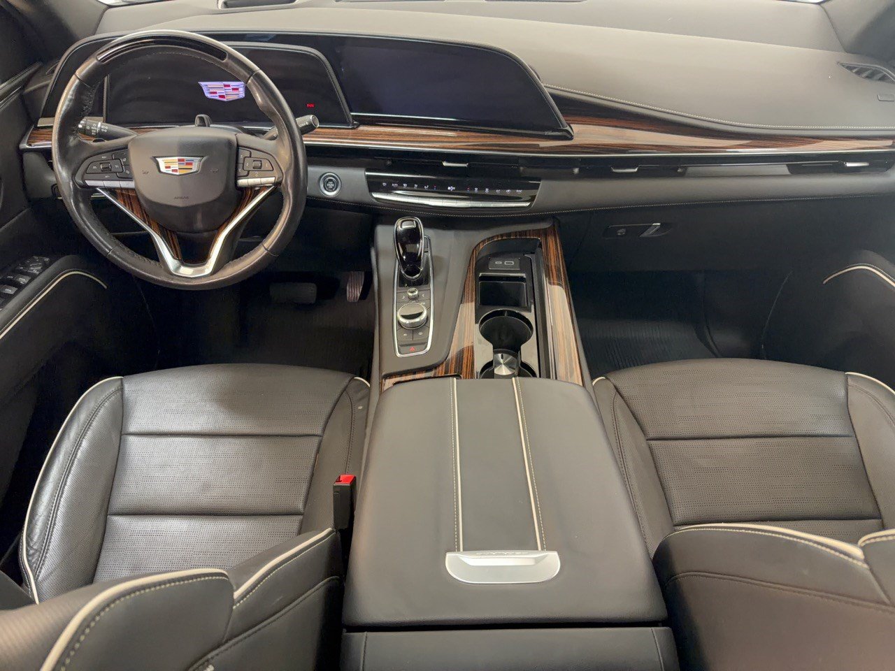 Used 2023 Cadillac Escalade Premium Luxury AWD/4WD image 17