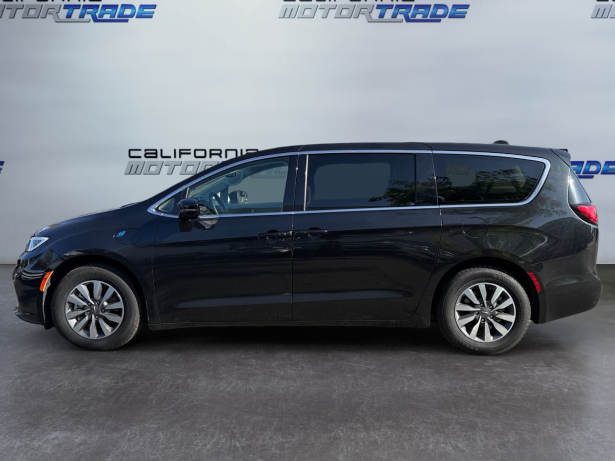 Used 2024 Chrysler Pacifica Limited FWD image 8