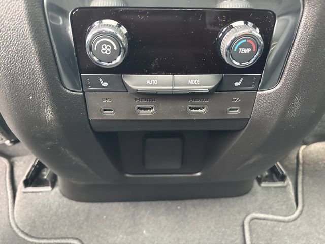Used 2026 Chevrolet Tahoe Premier AWD/4WD image 32
