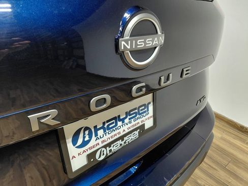Used 2025 Nissan Rogue SV AWD/4WD image 19