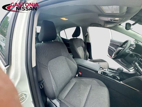 Used 2025 Toyota Camry LE image 29