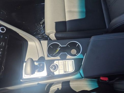 Used 2026 Genesis G70 2.5T image 23