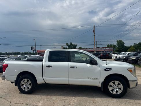 Used 2017 Nissan Titan SV RWD image 5
