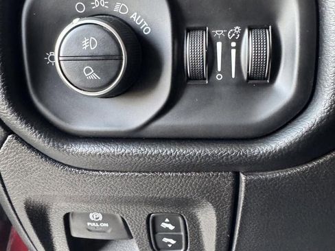 Used 2019 RAM 1500 Laramie image 13