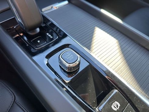 Certified 2025 Volvo XC60 B5 Core image 29