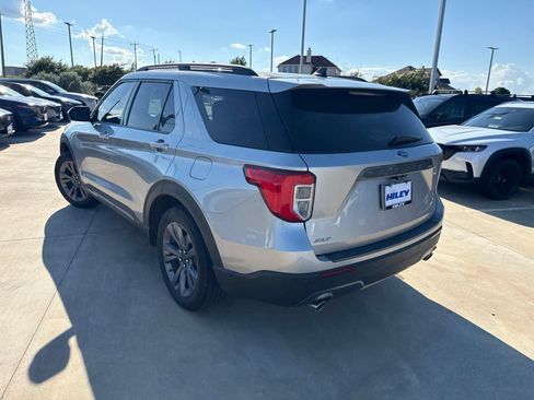 Used 2022 Ford Explorer XLT w/ Equipment Group 202A RWD image 4