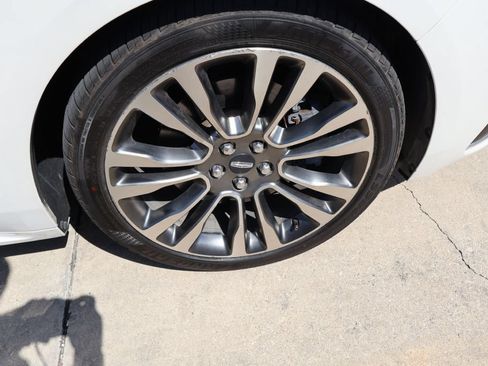 Used 2017 Lincoln Continental Select FWD image 10