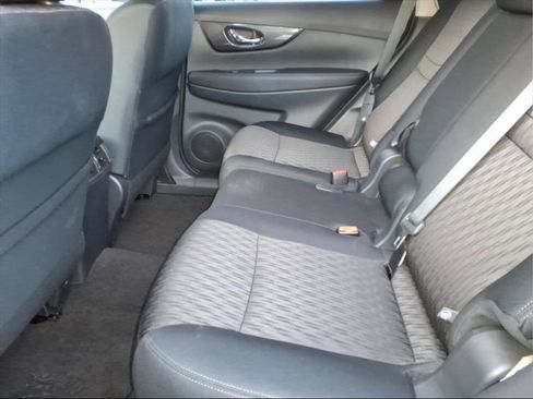 Used 2018 Nissan Rogue SV image 18