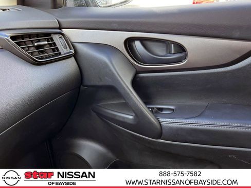 Used 2020 Nissan Rogue Sport S image 33