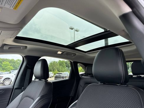 Certified 2025 Ford Escape SE FWD image 24