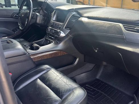Used 2019 Chevrolet Suburban LT image 8