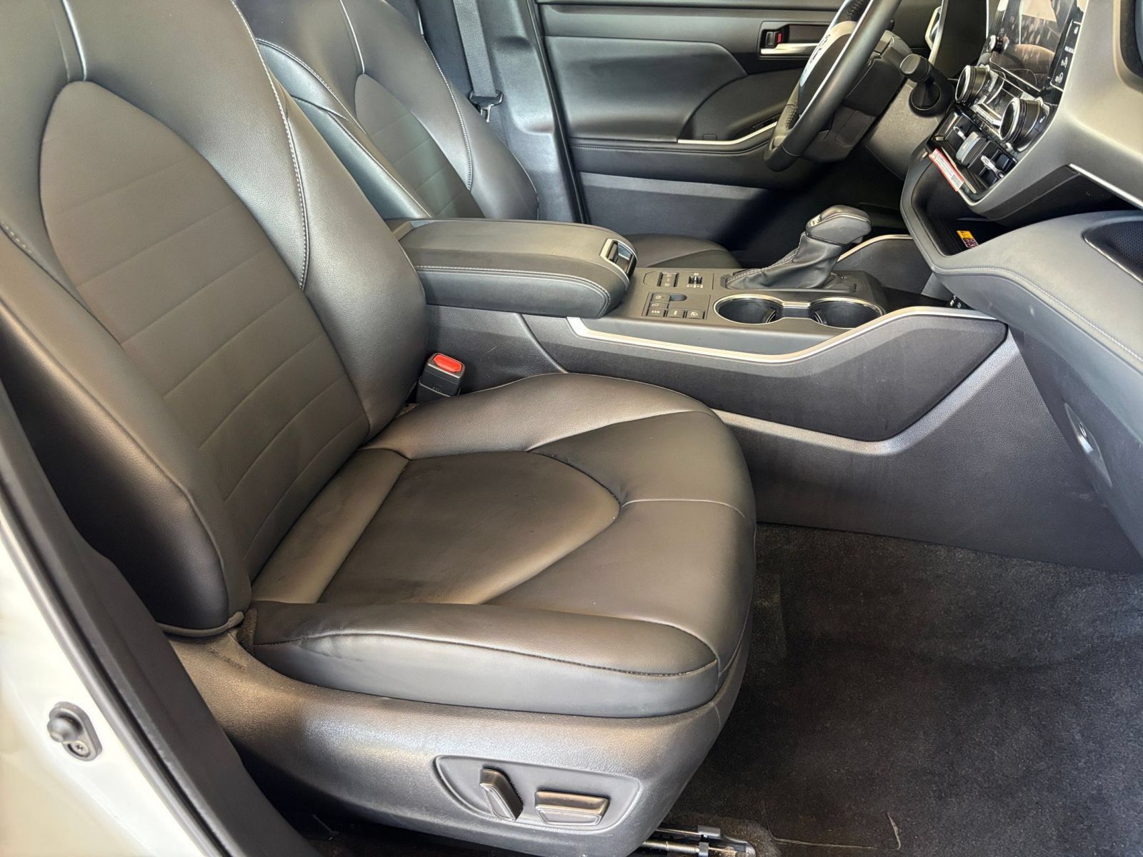 Used 2026 Toyota Highlander XLE AWD/4WD image 38