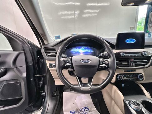 Used 2022 Ford Escape SEL w/ Technology Package image 11