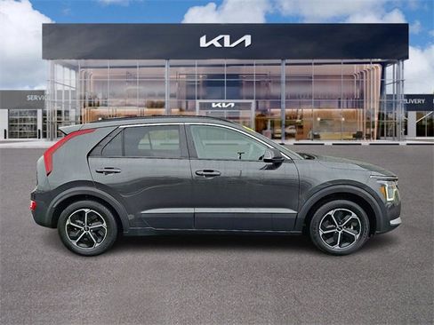 Used 2023 Kia Niro EX image 7