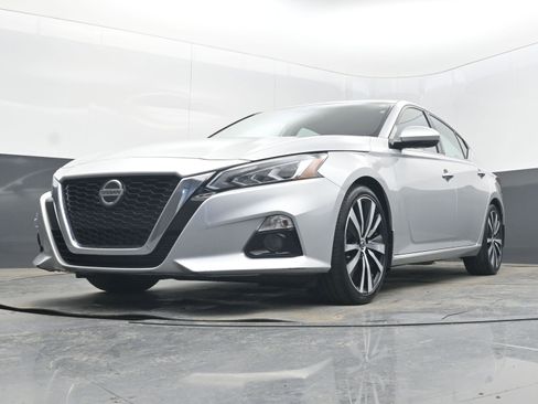 Used 2020 Nissan Altima 2.0 Platinum image 23