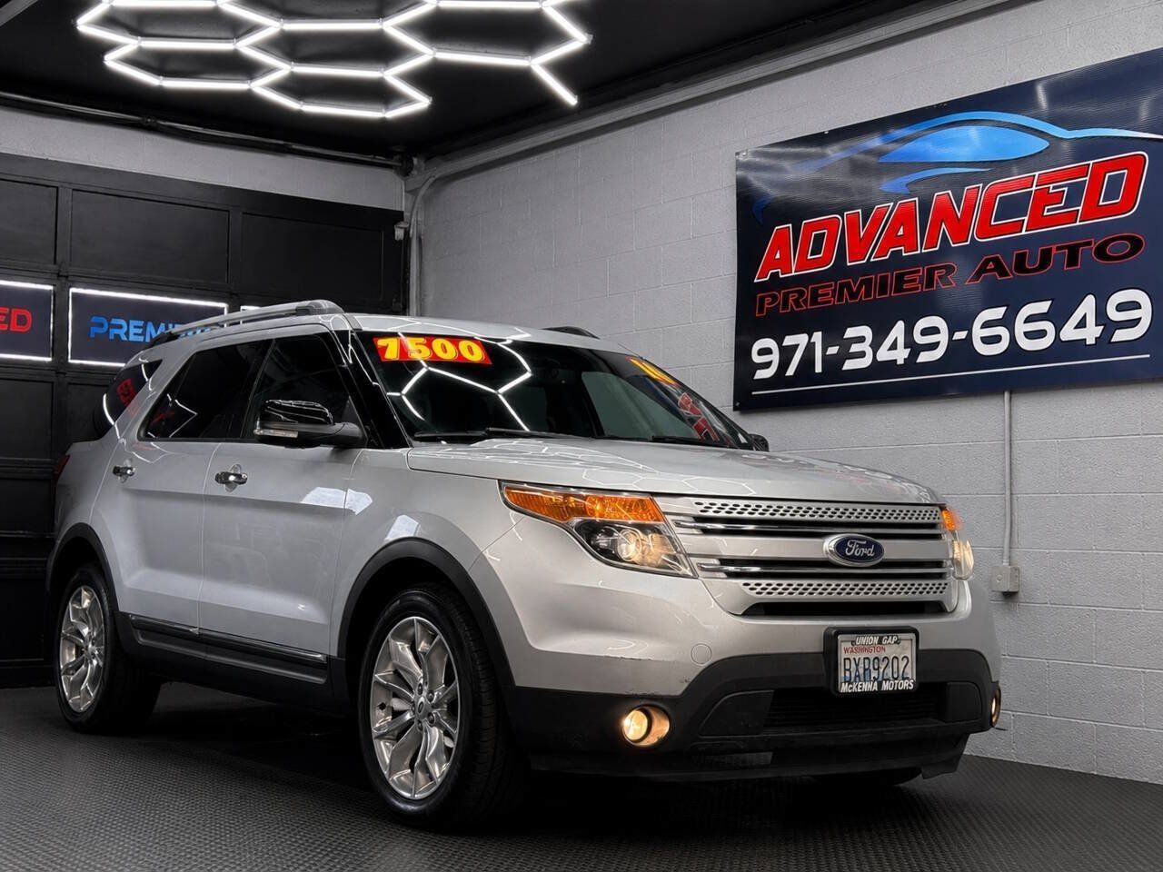 Used 2014 Ford Explorer XLT w/ Equipment Group 202A AWD/4WD image 1