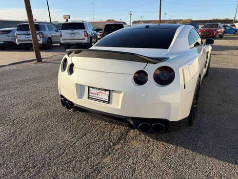 Used 2015 Nissan GT-R Premium image 6