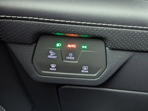 Used 2024 Volkswagen Atlas SE image 45