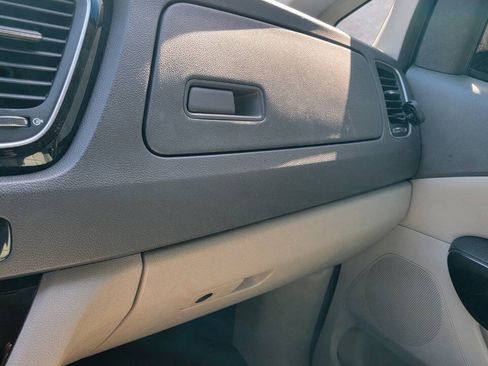 Used 2015 Kia Sedona EX w/ EX Premium Package FWD image 18
