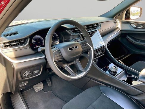 Certified 2025 Jeep Grand Cherokee L Altitude AWD/4WD image 20