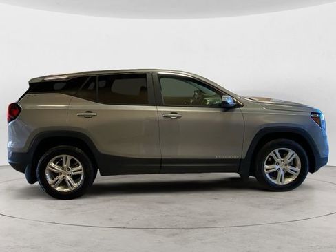 Used 2024 GMC Terrain SLE image 7