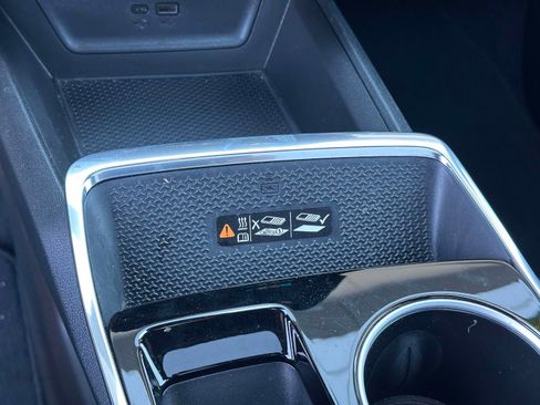 Used 2025 Chevrolet Equinox LT w/ Convenience Package II image 32