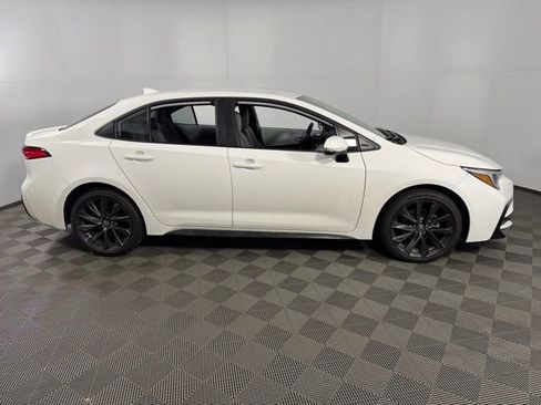 Used 2025 Toyota Corolla SE image 10